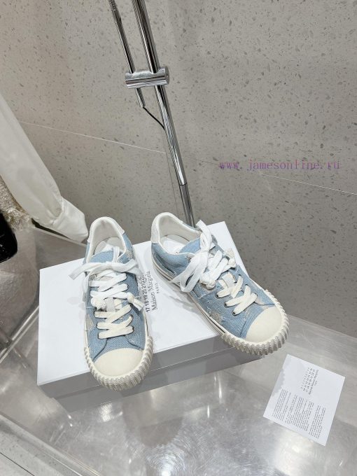 MaisonMargiela MM6, a worn-out German style training shoe, is a casual sports shoeThis Germa8pjzxtm9 - Image 4