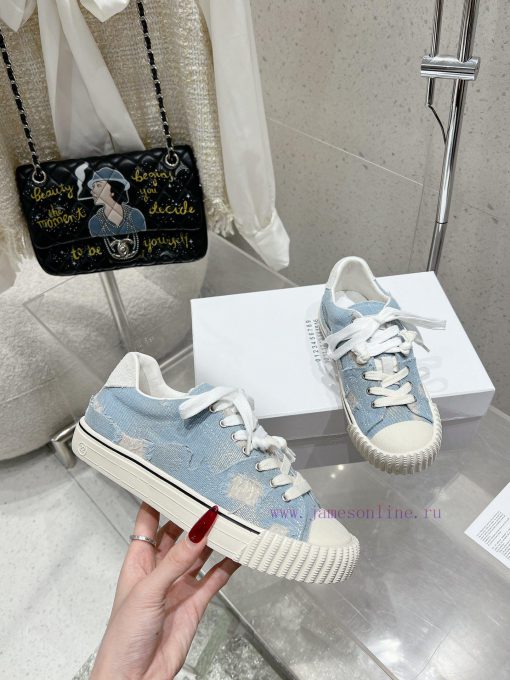 MaisonMargiela MM6, a worn-out German style training shoe, is a casual sports shoeThis Germa8pjzxtm9 - Image 6