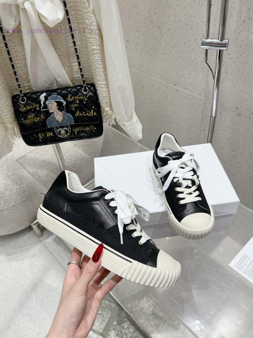 MaisonMargiela MM6, a worn-out German style training shoe, is a casual sports shoeThis Germaz6r2d1z6 - Image 6