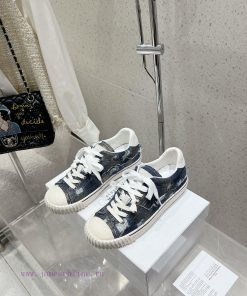 MaisonMargiela MM6, a worn-out German style training shoe, is a casual sports shoeThis Germa3bsv2z75