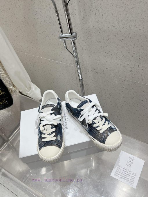 MaisonMargiela MM6, a worn-out German style training shoe, is a casual sports shoeThis Germa3bsv2z75 - Image 4