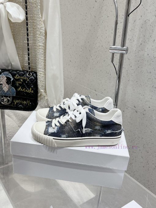 MaisonMargiela MM6, a worn-out German style training shoe, is a casual sports shoeThis Germa3bsv2z75 - Image 5