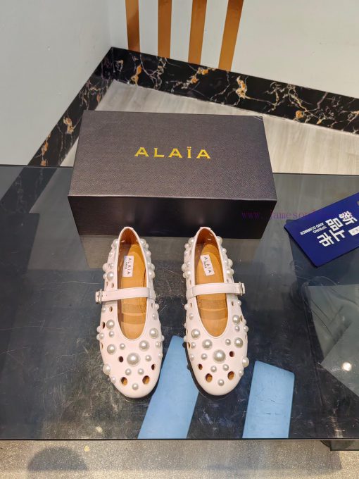 ALAIA's latest ballet shoes for 2024, featuring a unique heart-shaped design and a sexy look6lbxtgaq - Image 2