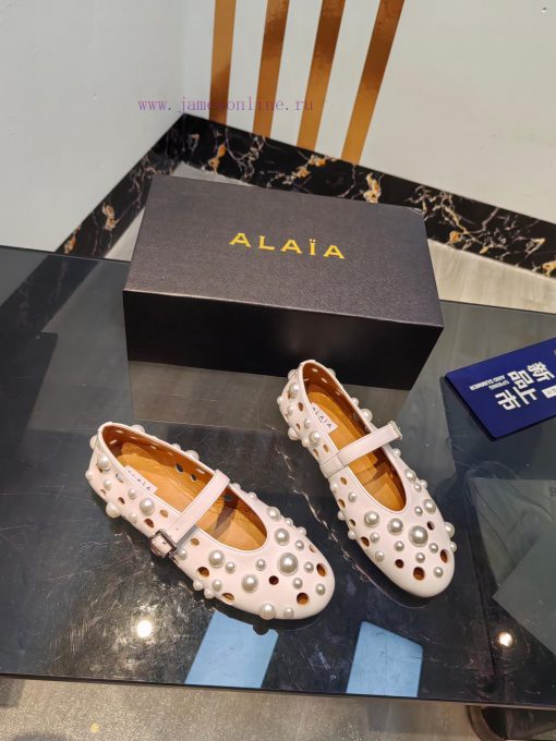 ALAIA's latest ballet shoes for 2024, featuring a unique heart-shaped design and a sexy look6lbxtgaq - Image 3