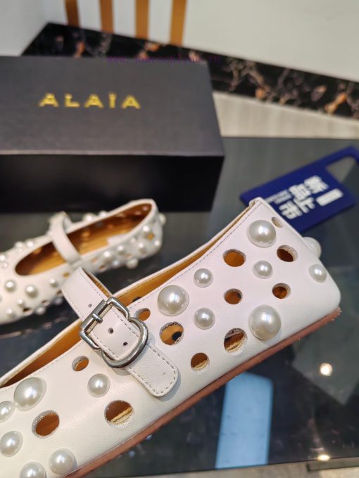 ALAIA's latest ballet shoes for 2024, featuring a unique heart-shaped design and a sexy look6lbxtgaq - Image 6