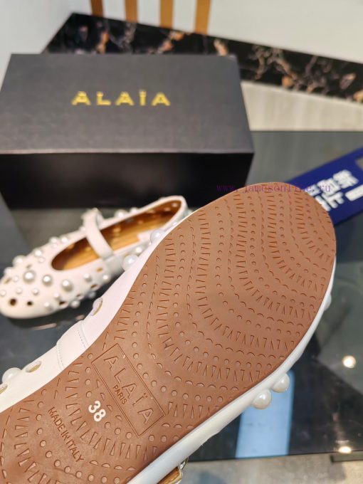 ALAIA's latest ballet shoes for 2024, featuring a unique heart-shaped design and a sexy look6lbxtgaq - Image 7