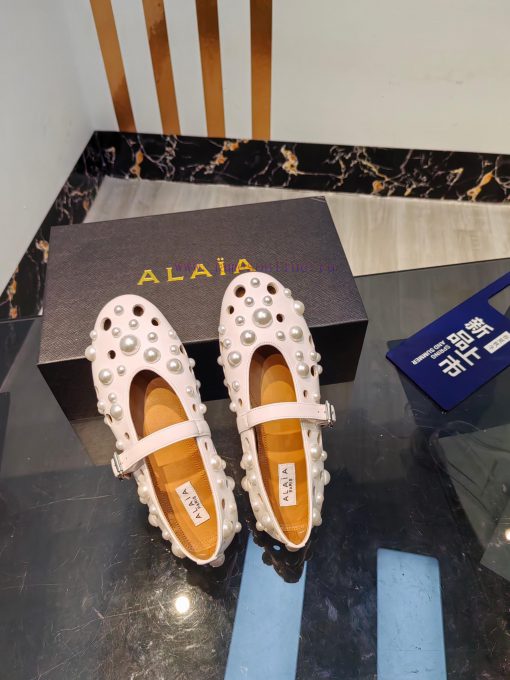ALAIA's latest ballet shoes for 2024, featuring a unique heart-shaped design and a sexy look6lbxtgaq - Image 9