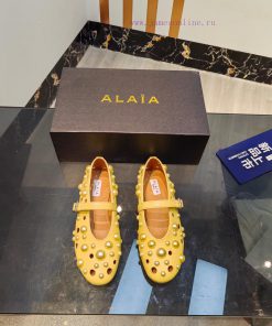 ALAIA's latest ballet shoes for 2024, featuring a unique heart-shaped design and a sexy looks74wyy91