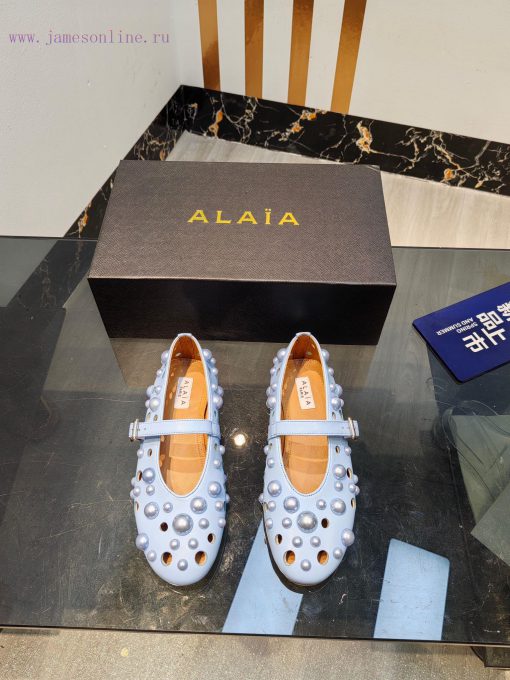 ALAIA's latest ballet shoes for 2024, featuring a unique heart-shaped design and a sexy lookj5n40jlx - Image 2