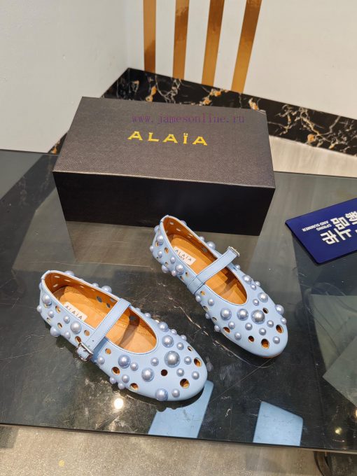ALAIA's latest ballet shoes for 2024, featuring a unique heart-shaped design and a sexy lookj5n40jlx - Image 3