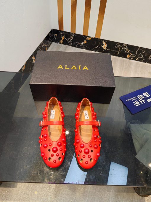 ALAIA's latest ballet shoes for 2024, featuring a unique heart-shaped design and a sexy look8v2ejwsn - Image 2