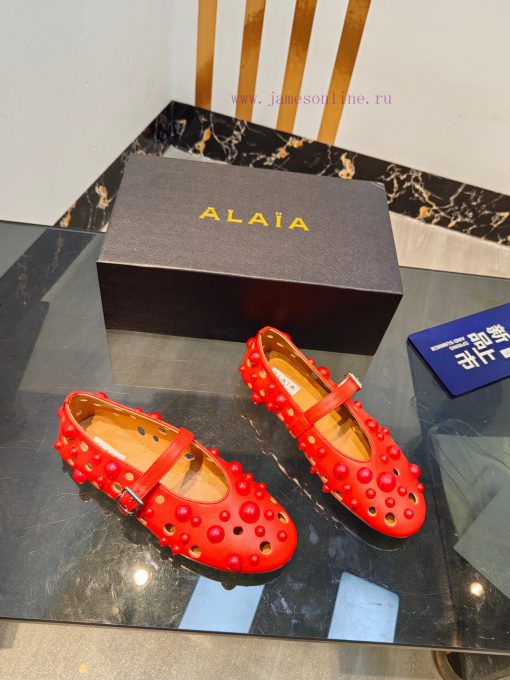 ALAIA's latest ballet shoes for 2024, featuring a unique heart-shaped design and a sexy look8v2ejwsn - Image 3
