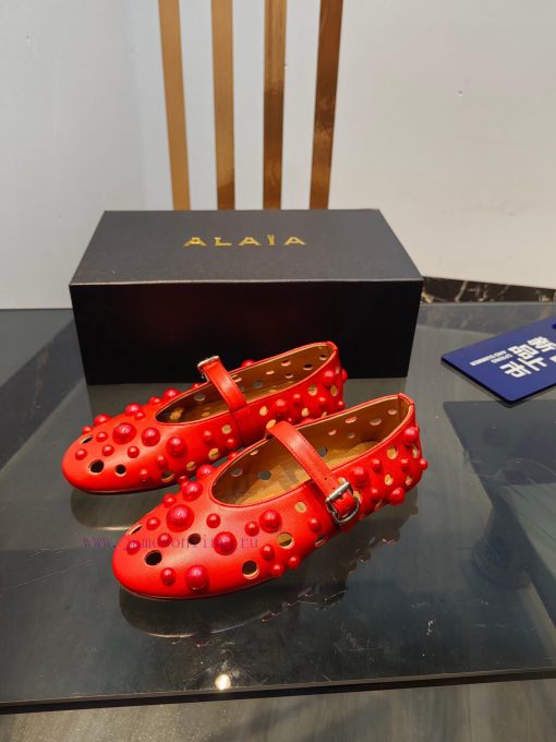 ALAIA's latest ballet shoes for 2024, featuring a unique heart-shaped design and a sexy look8v2ejwsn - Image 4