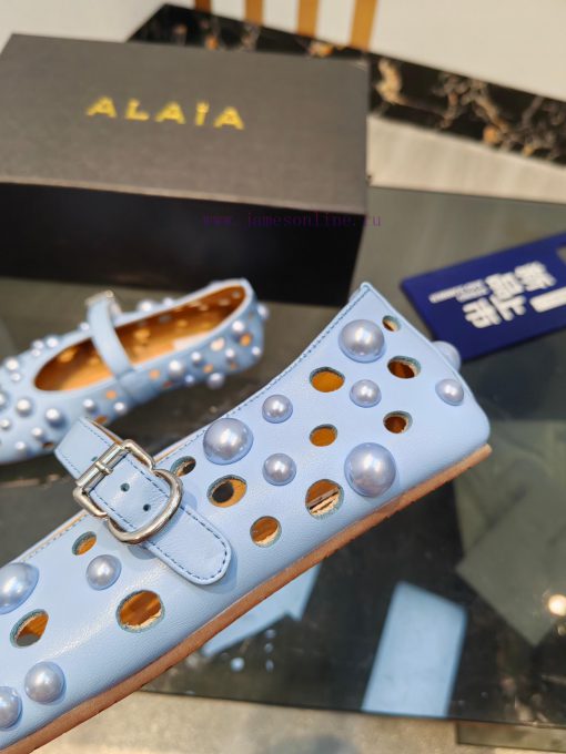ALAIA's latest ballet shoes for 2024, featuring a unique heart-shaped design and a sexy lookj5n40jlx - Image 6