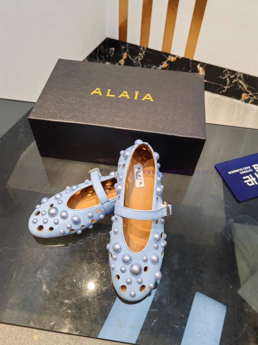 ALAIA's latest ballet shoes for 2024, featuring a unique heart-shaped design and a sexy lookj5n40jlx - Image 8