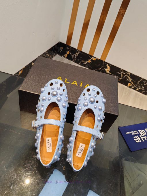 ALAIA's latest ballet shoes for 2024, featuring a unique heart-shaped design and a sexy lookj5n40jlx - Image 9