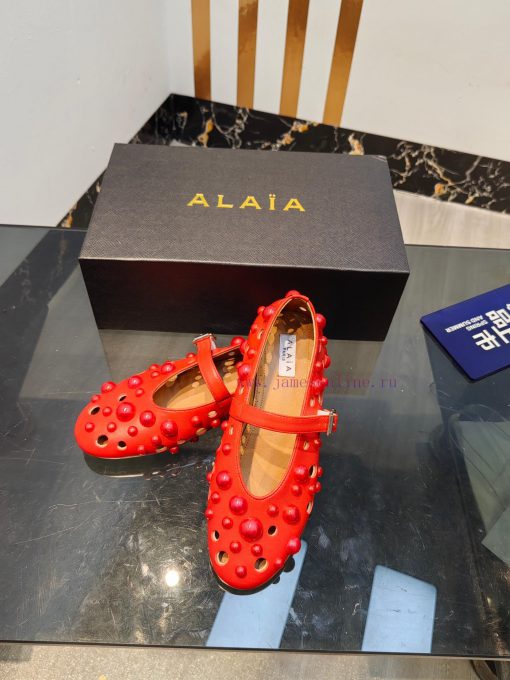 ALAIA's latest ballet shoes for 2024, featuring a unique heart-shaped design and a sexy look8v2ejwsn - Image 8
