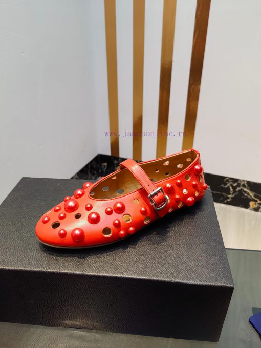 ALAIA's latest ballet shoes for 2024, featuring a unique heart-shaped design and a sexy look8v2ejwsn - Image 10