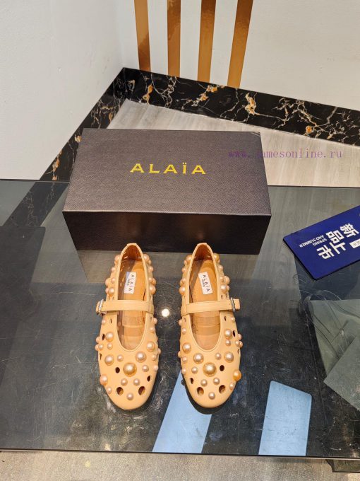 ALAIA's latest ballet shoes for 2024, featuring a unique heart-shaped design and a sexy lookz3wnkqoq