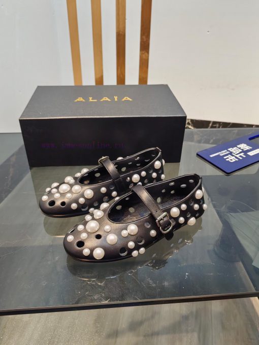 ALAIA's latest ballet shoes for 2024, featuring a unique heart-shaped design and a sexy lookbs0r9cy6 - Image 4