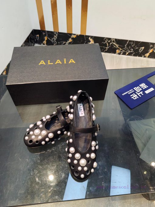 ALAIA's latest ballet shoes for 2024, featuring a unique heart-shaped design and a sexy lookbs0r9cy6 - Image 8