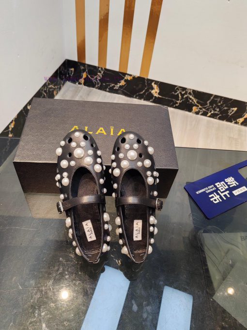 ALAIA's latest ballet shoes for 2024, featuring a unique heart-shaped design and a sexy lookbs0r9cy6 - Image 9
