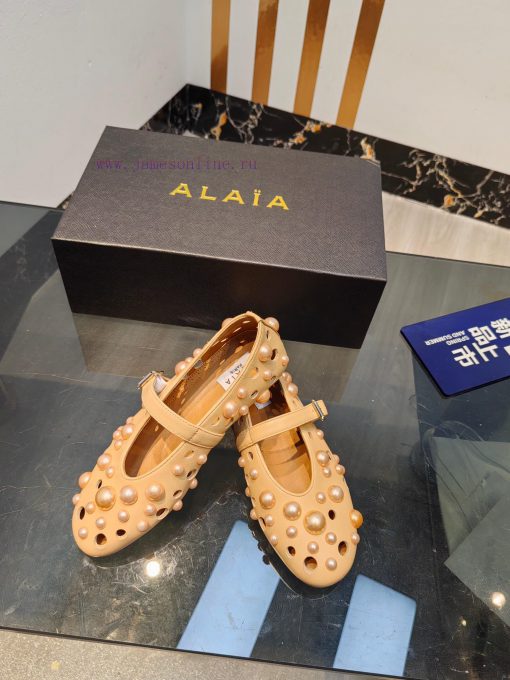 ALAIA's latest ballet shoes for 2024, featuring a unique heart-shaped design and a sexy lookz3wnkqoq - Image 8