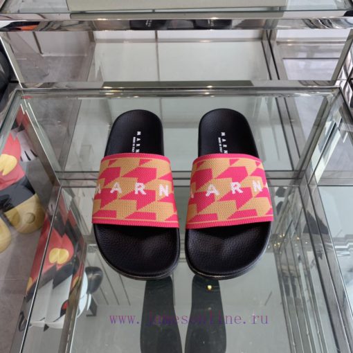Marni's new spring and summer couple style slippers exude the necessary atmosphere for summej4jv1e7a