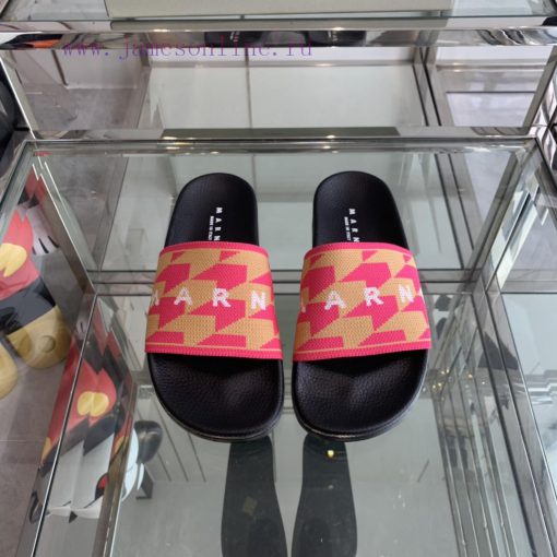 Marni's new spring and summer couple style slippers exude the necessary atmosphere for summej4jv1e7a - Image 2