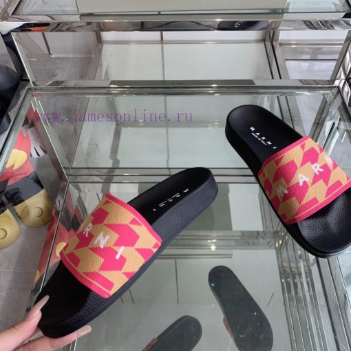 Marni's new spring and summer couple style slippers exude the necessary atmosphere for summej4jv1e7a - Image 4