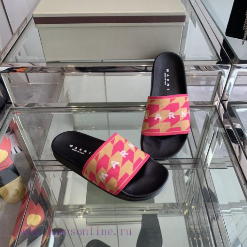 Marni's new spring and summer couple style slippers exude the necessary atmosphere for summej4jv1e7a - Image 9