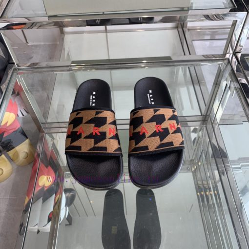 Marni's new spring and summer couple style slippers exude the necessary atmosphere for summe15kw87iy