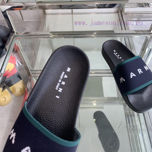 Marni's new spring and summer couple style slippers exude the necessary atmosphere for summe240wc1c6 - Image 5