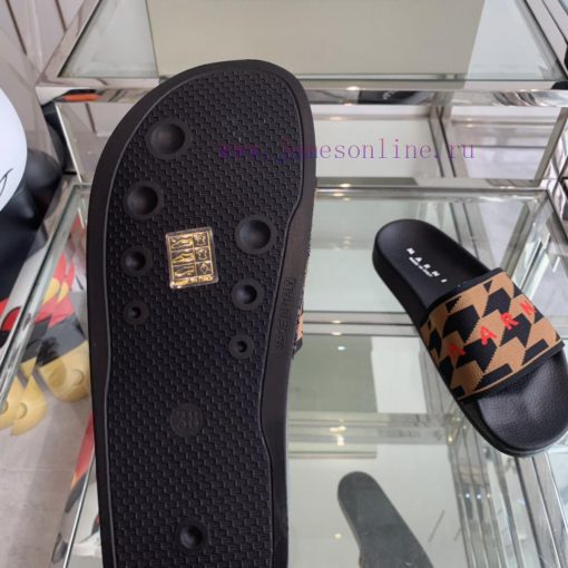Marni's new spring and summer couple style slippers exude the necessary atmosphere for summe15kw87iy - Image 10