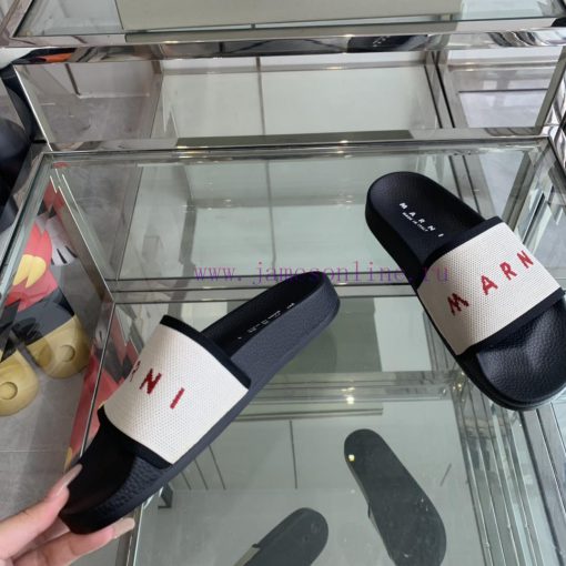 Marni's new spring and summer couple style slippers exude the necessary atmosphere for summe11zvnsg0 - Image 4