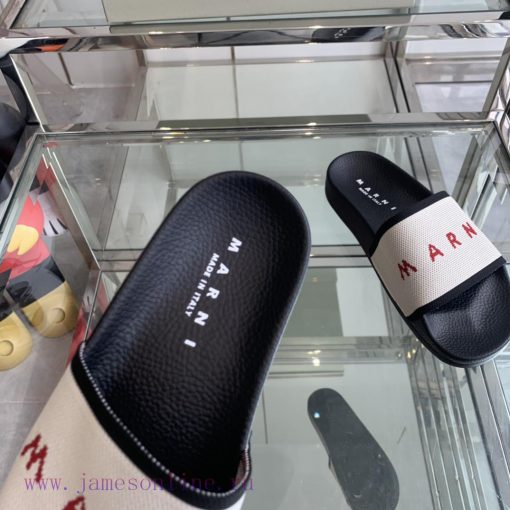 Marni's new spring and summer couple style slippers exude the necessary atmosphere for summe11zvnsg0 - Image 5