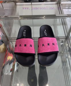Marni's new spring and summer couple style slippers exude the necessary atmosphere for summe9is3nqru