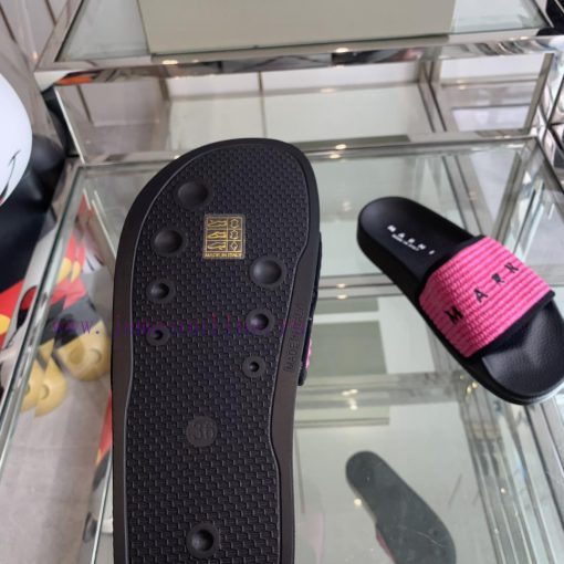 Marni's new spring and summer couple style slippers exude the necessary atmosphere for summe9is3nqru - Image 10