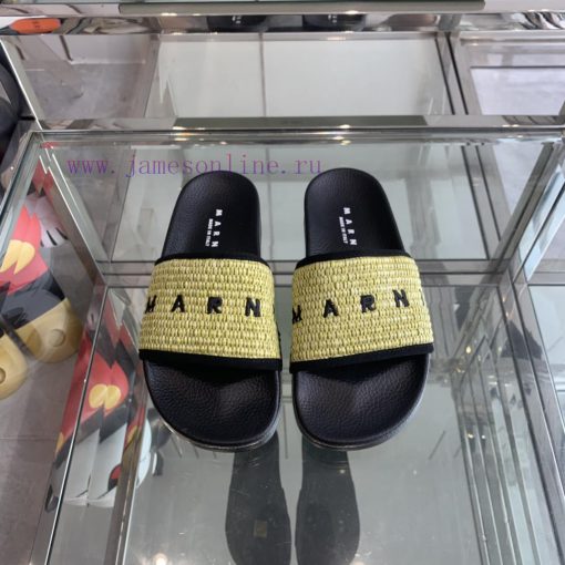 Marni's new spring and summer couple style slippers exude the necessary atmosphere for summe8tk454ac - Image 2