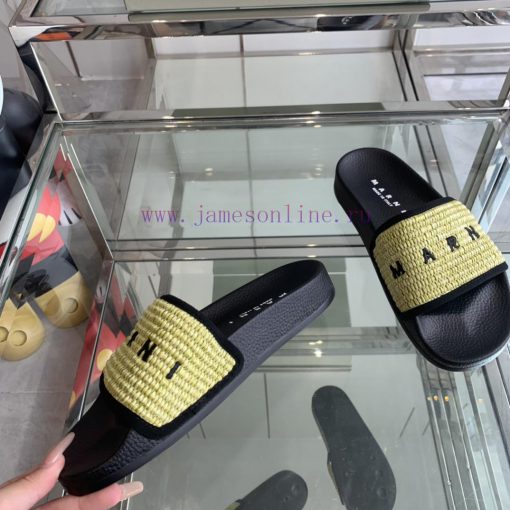 Marni's new spring and summer couple style slippers exude the necessary atmosphere for summe8tk454ac - Image 4
