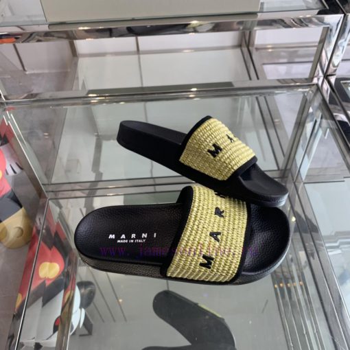 Marni's new spring and summer couple style slippers exude the necessary atmosphere for summe8tk454ac - Image 8