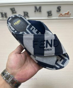 Couple styleFENDI's latest thick soled slippers for spring and summer, featuring an embroidenw1209cg