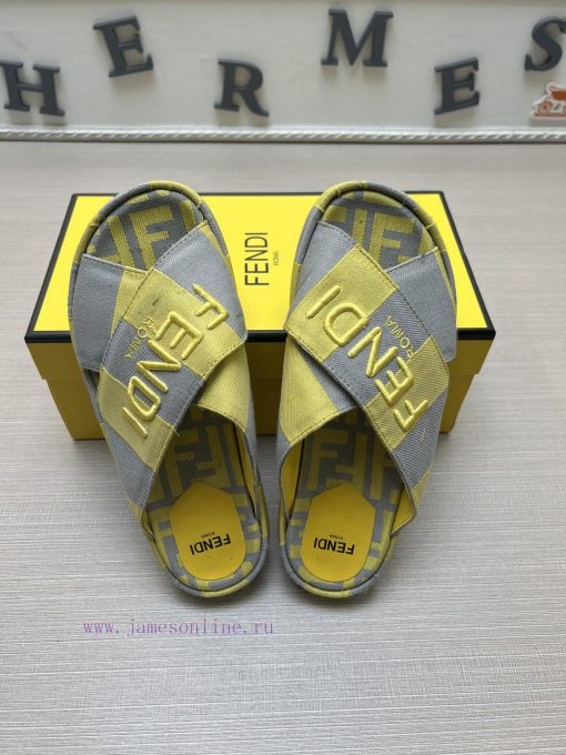 Couple styleFENDI's latest thick soled slippers for spring and summer, featuring an embroide29z28f76 - Image 3