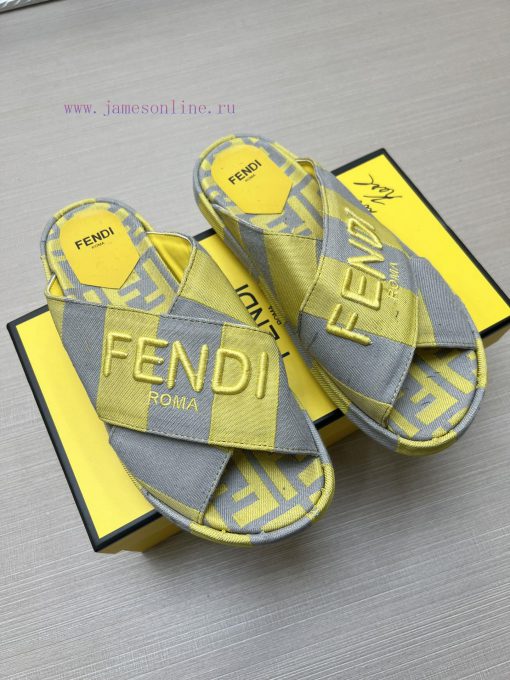 Couple styleFENDI's latest thick soled slippers for spring and summer, featuring an embroide29z28f76 - Image 4