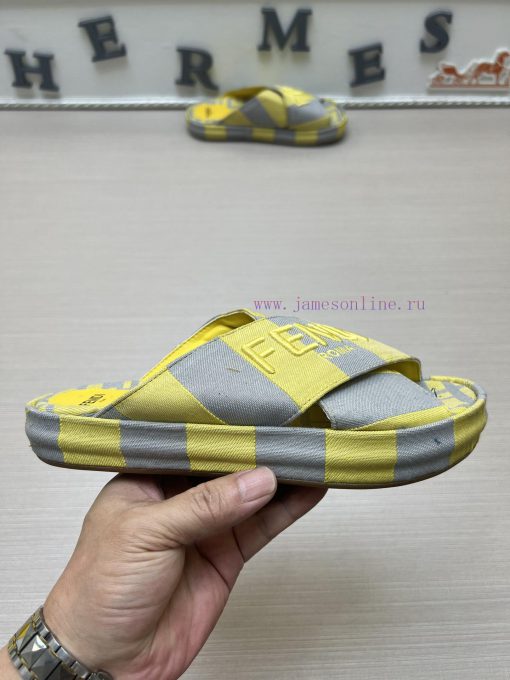 Couple styleFENDI's latest thick soled slippers for spring and summer, featuring an embroide29z28f76 - Image 6