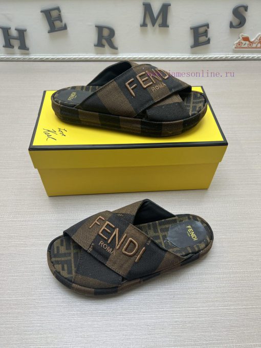 Couple styleFENDI's latest thick soled slippers for spring and summer, featuring an embroide66nt1b90 - Image 5