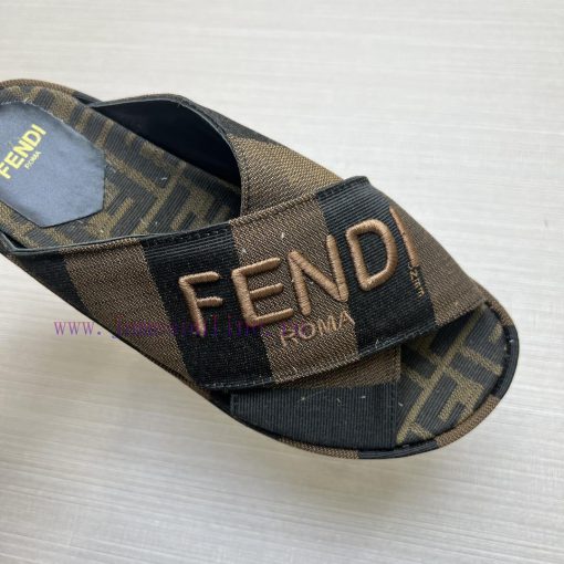 Couple styleFENDI's latest thick soled slippers for spring and summer, featuring an embroide66nt1b90 - Image 7