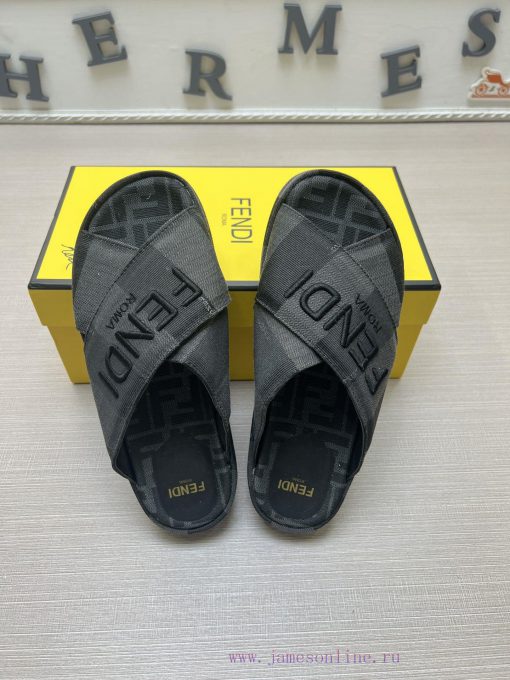 Couple styleFENDI's latest thick soled slippers for spring and summer, featuring an embroideodyv9n32 - Image 3