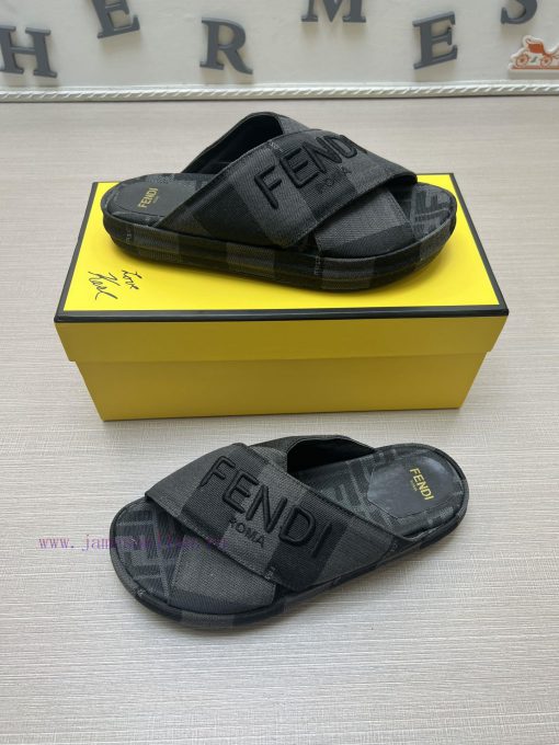 Couple styleFENDI's latest thick soled slippers for spring and summer, featuring an embroideodyv9n32 - Image 5
