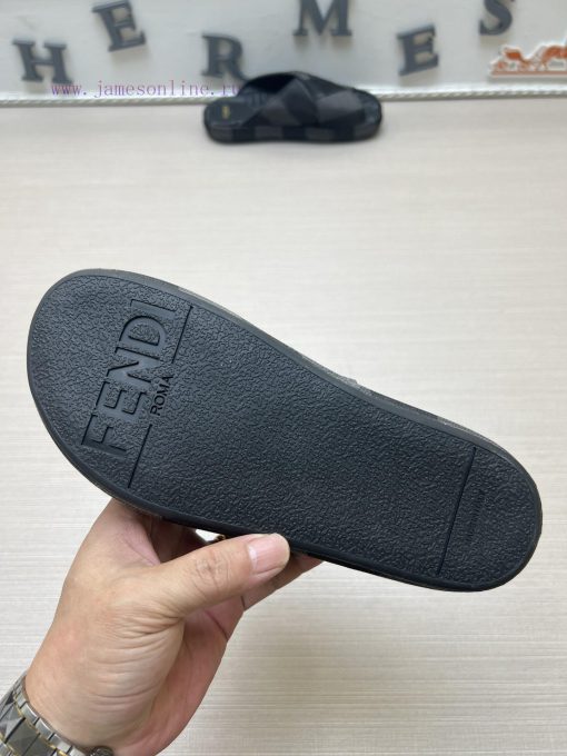 Couple styleFENDI's latest thick soled slippers for spring and summer, featuring an embroideodyv9n32 - Image 10